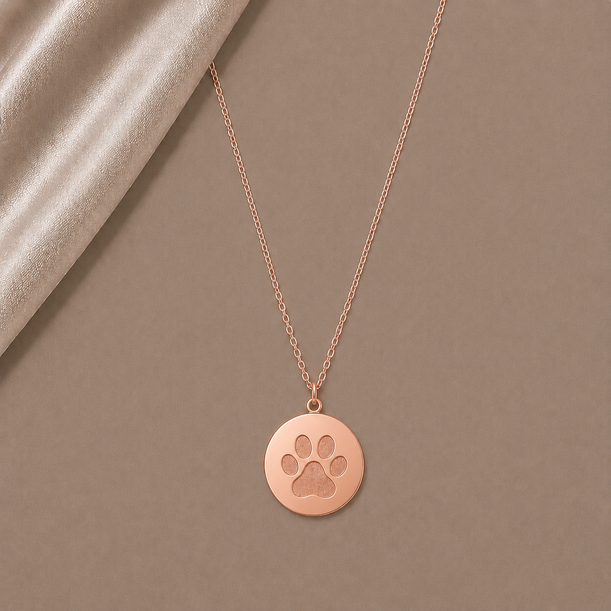 „Ewige Treue“ – Eleganter Gold, Roségold und -Anhänger mit Pfoten-Gravur an feiner Gliederkette