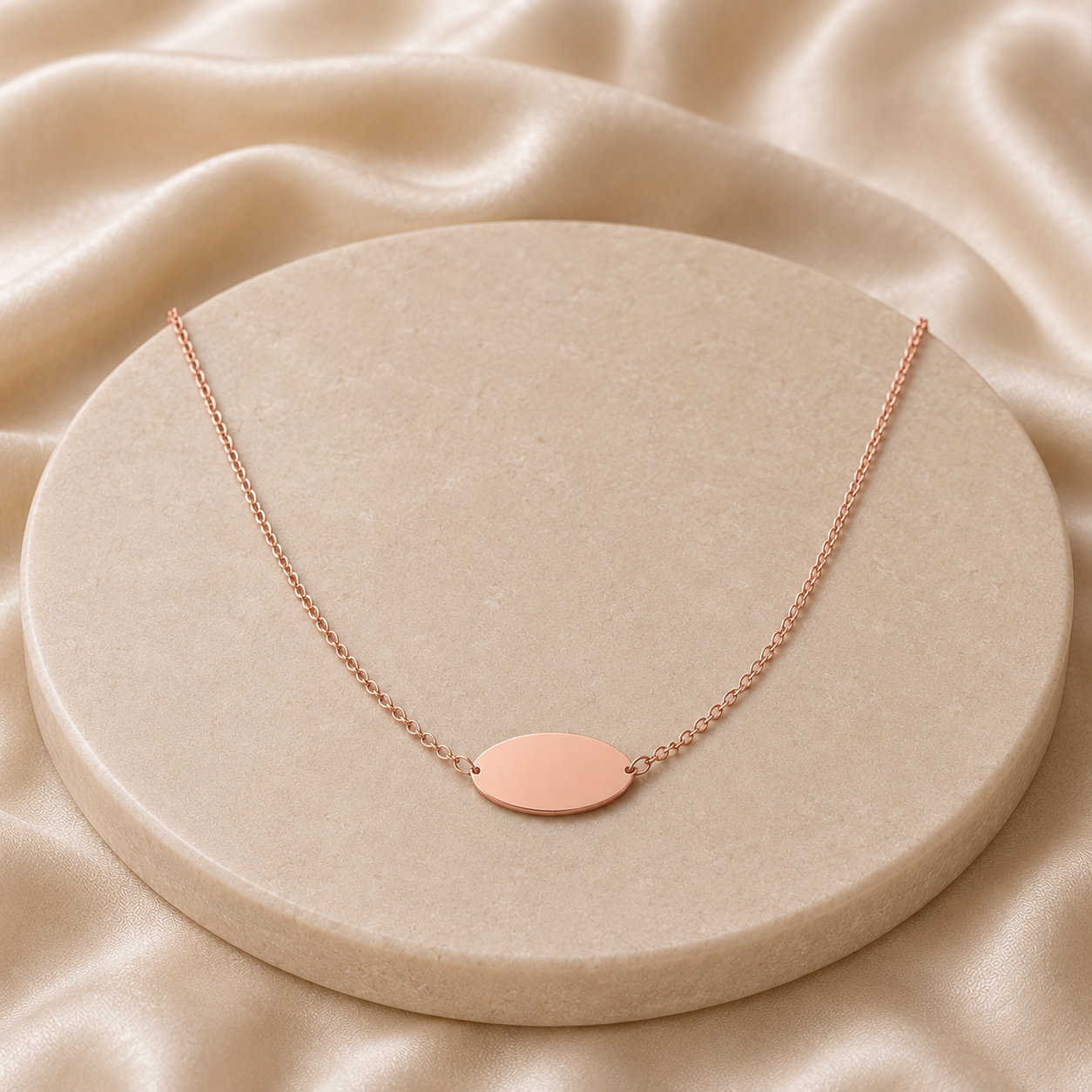 Personalisierte Halskette mit ovaler Gravurplatte –  Gold, Roségold oder Silber