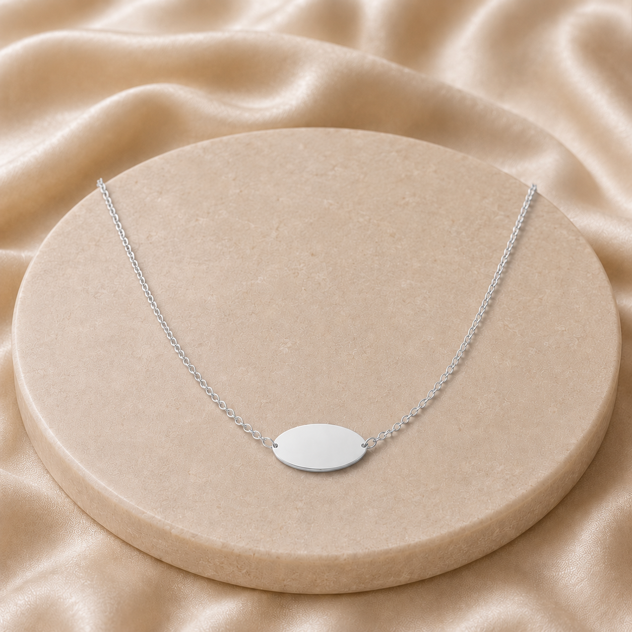 Personalisierte Halskette mit ovaler Gravurplatte –  Gold, Roségold oder Silber