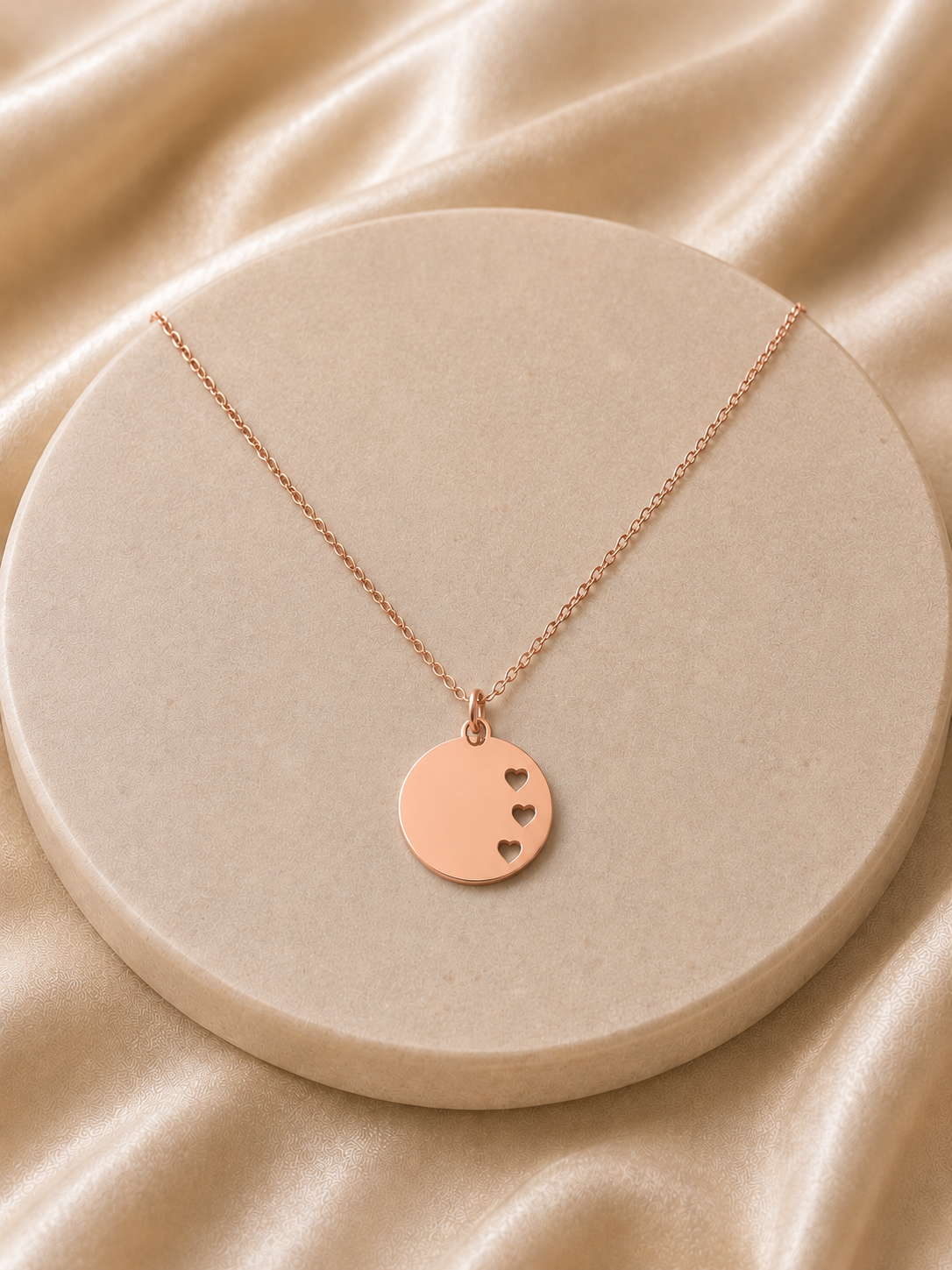 Personalisierte Herz Halskette mit Herz-Cutout Gravurplatte –  Gold, Roségold & Silber