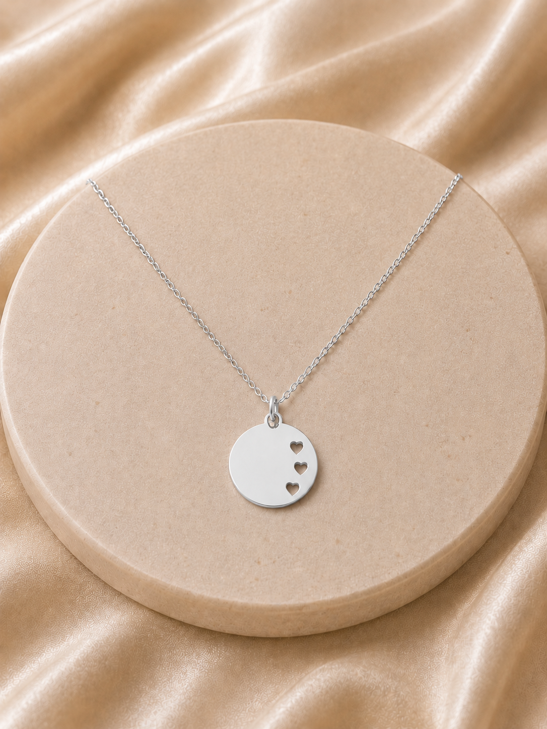 Personalisierte Herz Halskette mit Herz-Cutout Gravurplatte –  Gold, Roségold & Silber