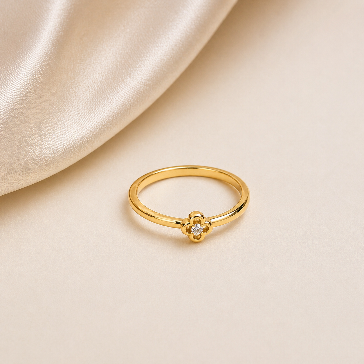 Célinor Blossom Ring – Vergoldeter Blumenring mit Zirkonia | Filigraner minimalistischer Damenring