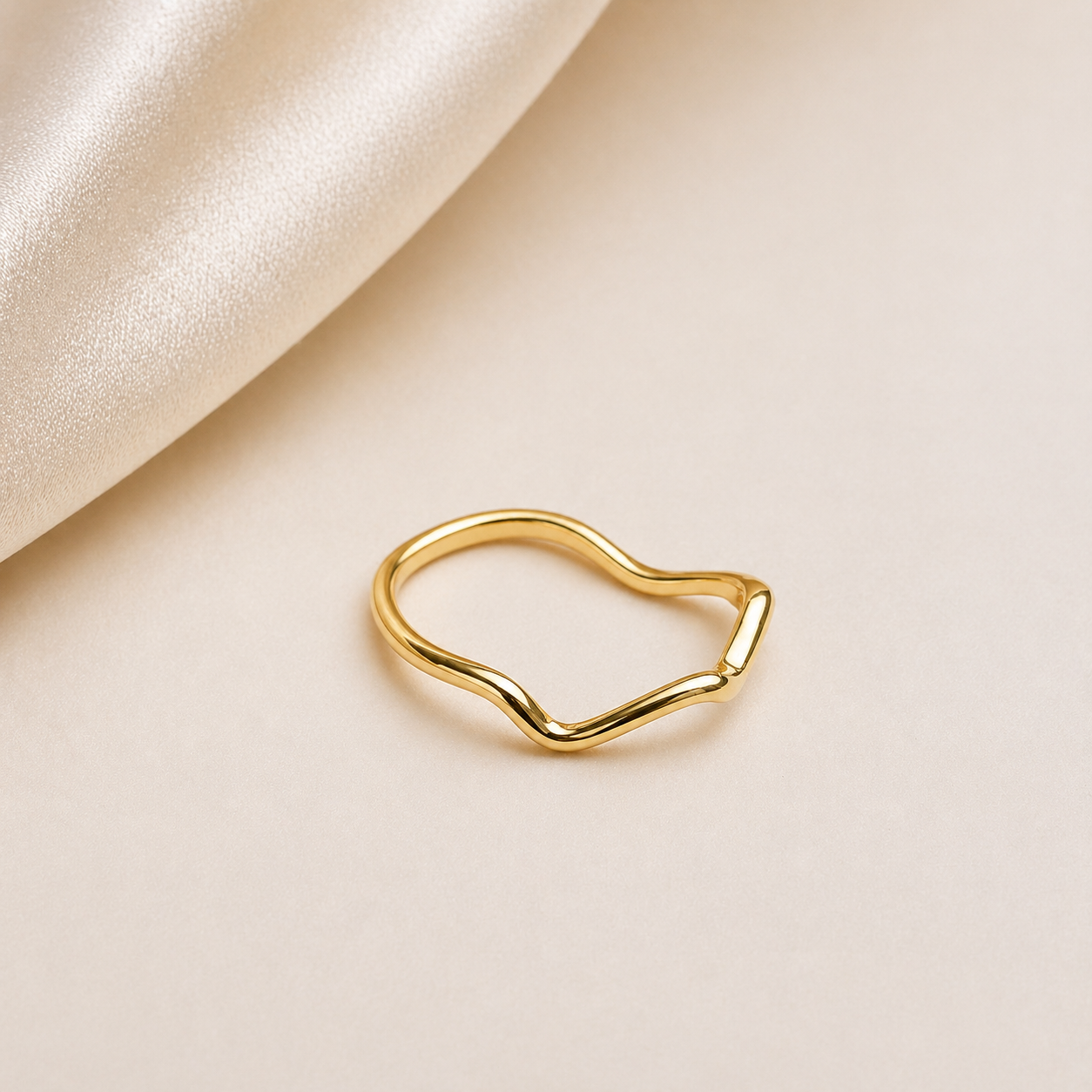 Célinor Aura Curve Ring – Vergoldeter organischer Designring | Minimalistischer moderner Goldring für Damen