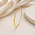 Célinor Strukturierter Gold Armreif – Eleganter Minimalistischer Bangle mit feiner Textur