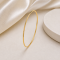 Célinor Classic Armreif – Minimalistischer Gold Bangle in zeitloser Eleganz