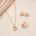 Célinor Blossom Schmuckset – Halskette, Ohrringe & Ring mit floralen Details in Roségold