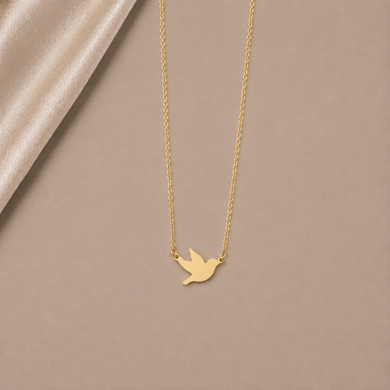 Célinor Dove – Elegante Tauben Halskette in Gold, Rosegold & Silber
