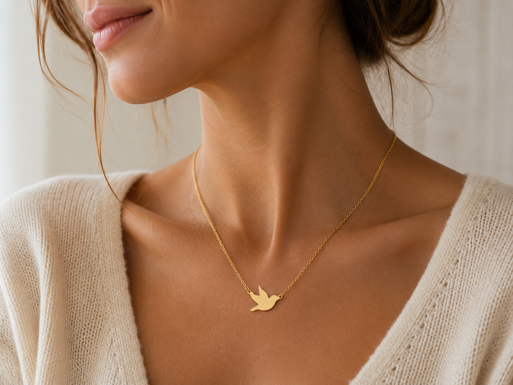 Célinor Dove – Elegante Tauben Halskette in Gold, Rosegold & Silber