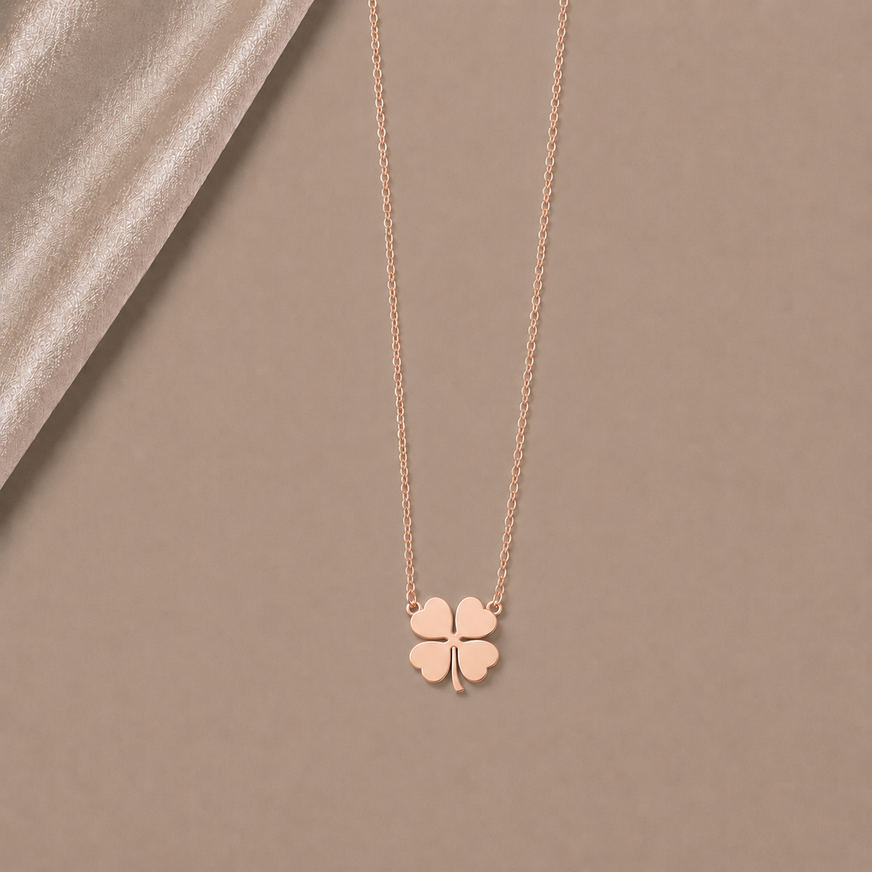 Célinor Clover – Elegante Kleeblatt Halskette in Gold, Rosegold & Silber