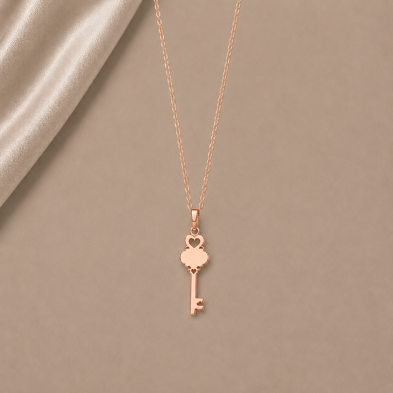 Célinor Secret Key – Elegante Schlüssel Halskette in Gold, Rosegold & Silber